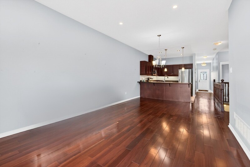 ATTATCHED BUNGALOW IN QUIET HAMILTON ADULT COMMUNITY!